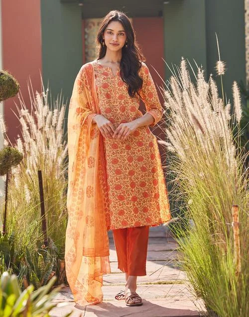 فاب انديا Avni Yellow Cotton Printed Dupatta & Kurta Set