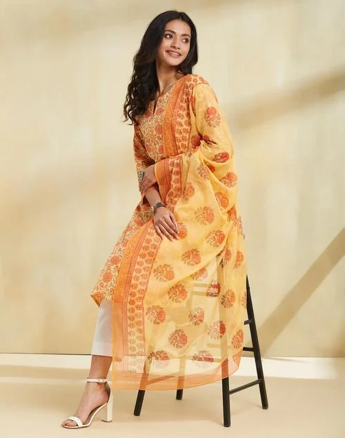 فاب انديا Avni Yellow Cotton Printed Dupatta & Kurta Set