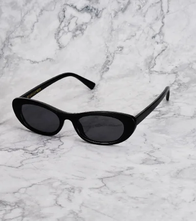 اكسبليست باوتس نظارة شمسية أنيقة للجنسين من إكسبليست بووتس، تاينا، أسود-رمادي