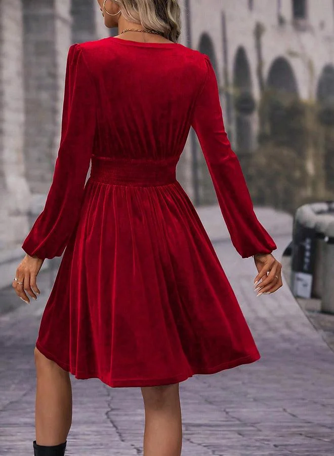 تايك تو فستان قصير مخملي بحافة واسعة