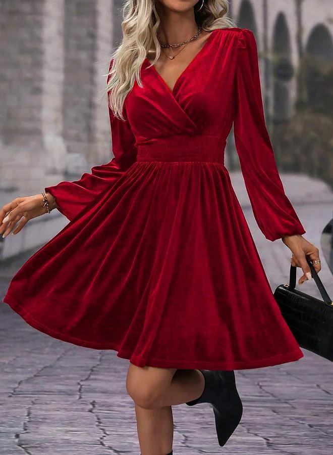 تايك تو فستان قصير مخملي بحافة واسعة