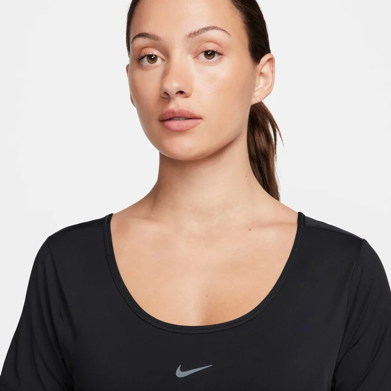 Nike Women's One Classic Dri-FIT Cropped Twist Top