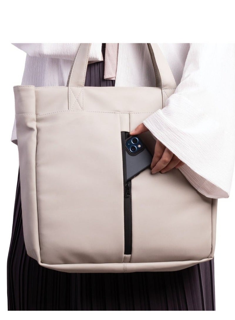 ايه ار سابلاي AR Tote Bag من Arij Bags | شنطة يد كبيرة للابتوب والاستخدام اليومي، بحزام كروس قابل للفك والتعديل، جيب رئيسي واسع، جيب لابتوب، جيوب داخلية متعددة، جيب أمامي سريع (39 × 38 × 12 سم) (رمادي) - Image 3