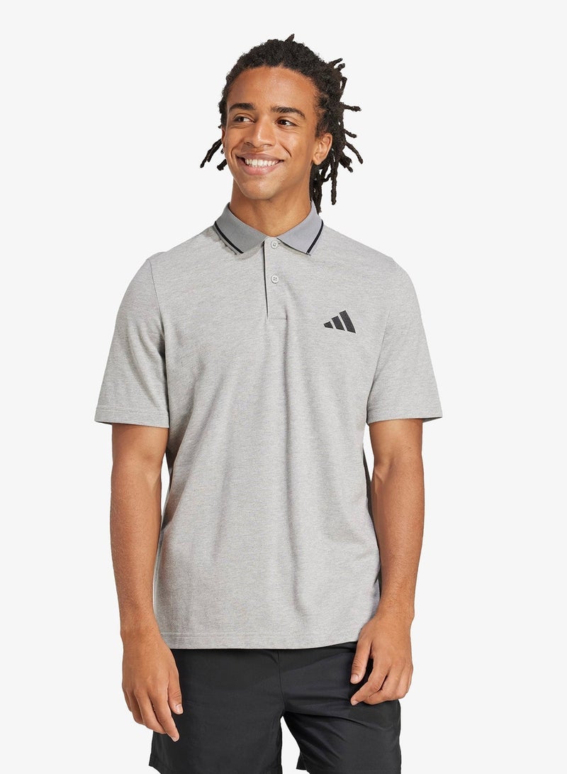 اديداس تيشيرت بياقة بولو مزين بشعار صغير ملفت - Image 5