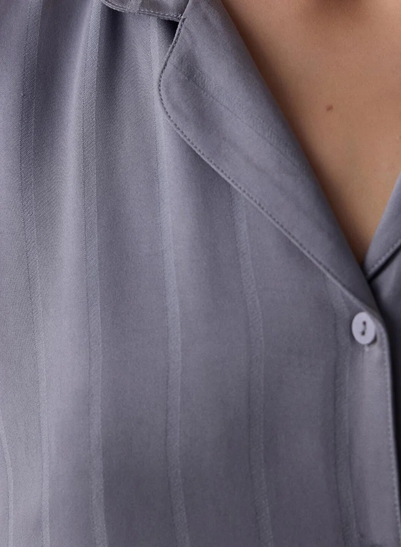 بنتي طقم بيجامة شورت وقميص ساتان كلوي رمادي