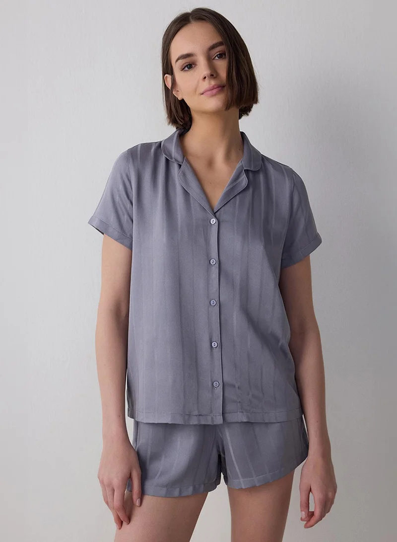 بنتي طقم بيجامة شورت وقميص ساتان كلوي رمادي