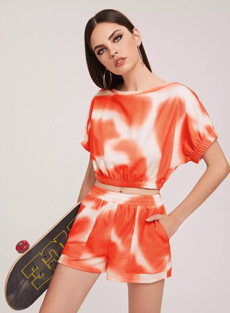 طقم بلوزة وشورت بأكمام أجنحة الخفاش مع صبغات التعادل - Image 1