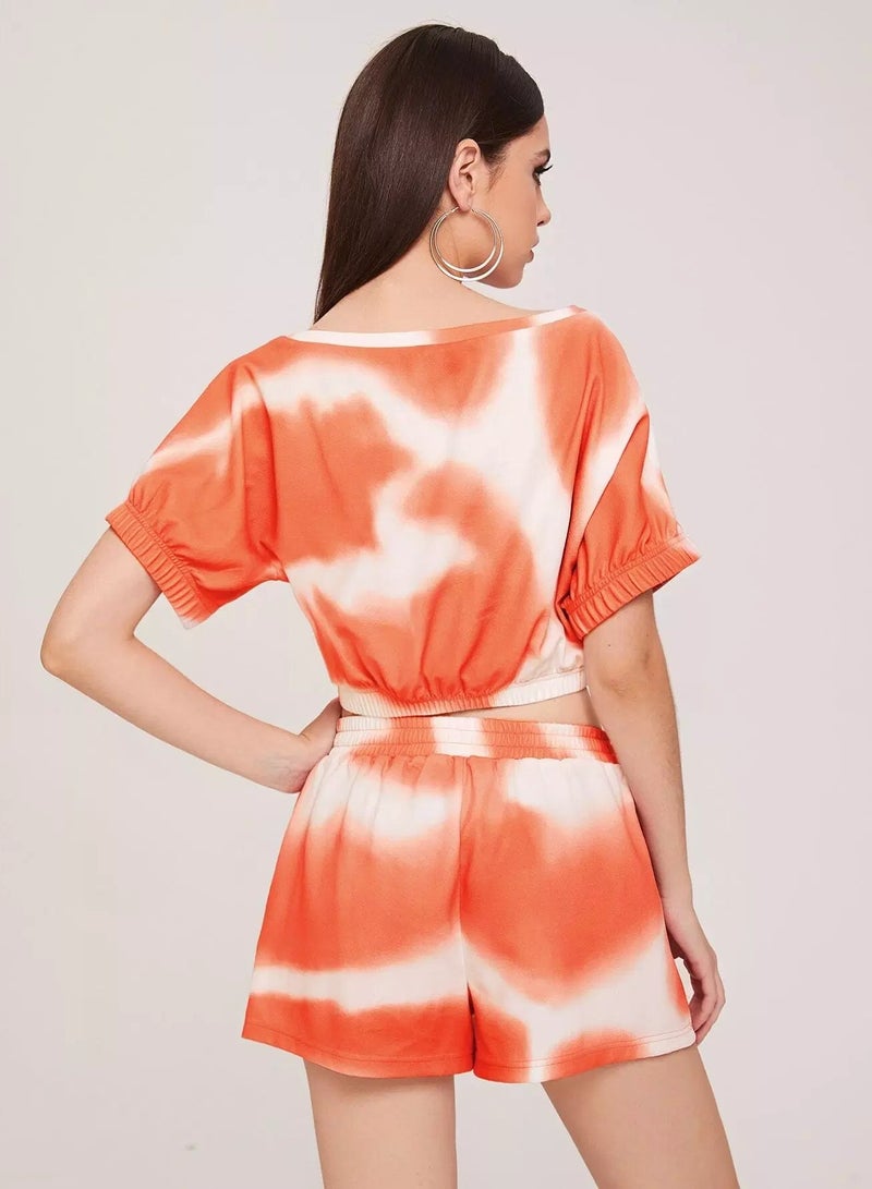 طقم بلوزة وشورت بأكمام أجنحة الخفاش مع صبغات التعادل - Image 2