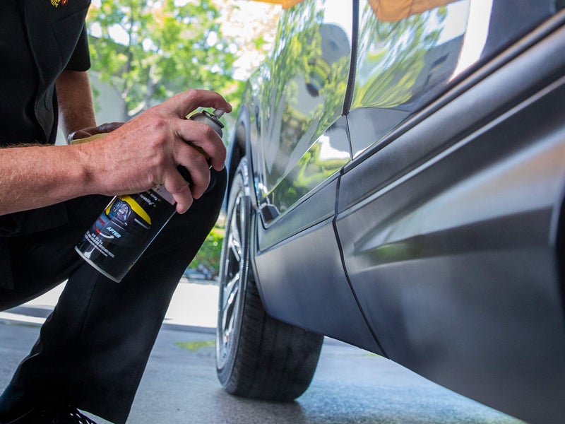 Meguiar's مستعيد البلاستيك الأسود النهائي من ميغواير - استعادة الزخارف الخارجية المتلاشية، إضافة اللمعان وحماية الزخارف الخارجية مع المتانة والحماية من الأشعة فوق البنفسجية - يجعل الزخارف والبلاستيك يبدو كالجديد، 10 أوقية بخاخ - Image 2