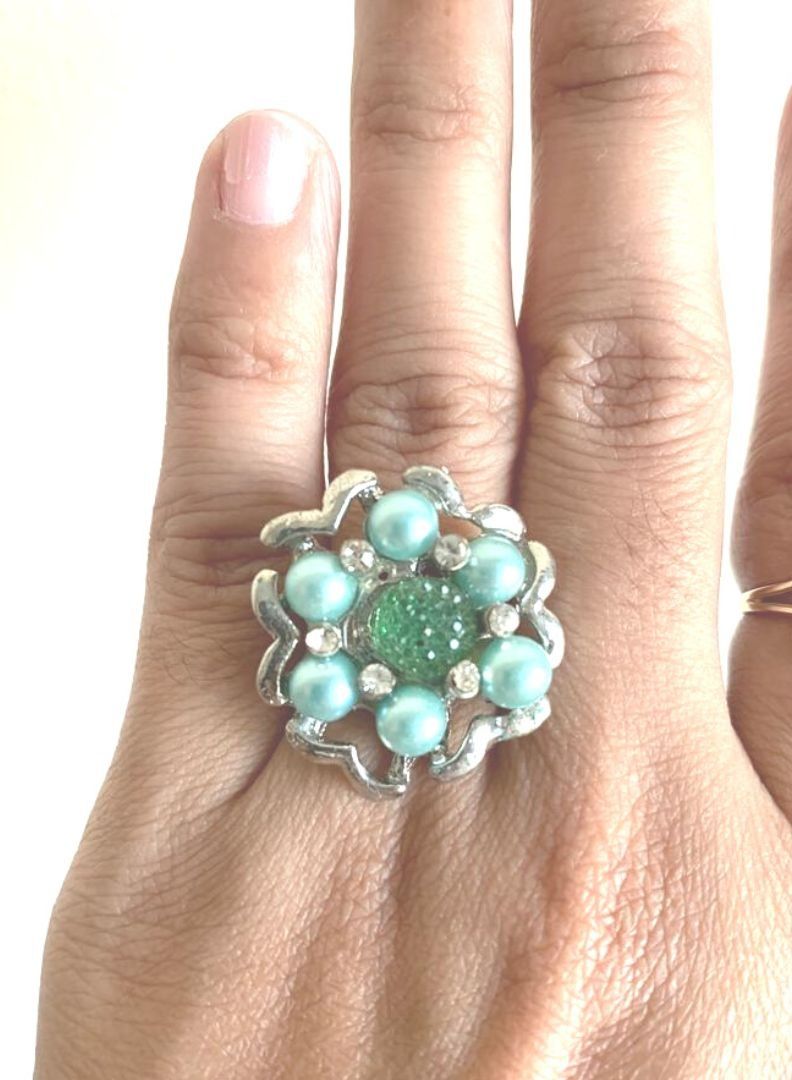 Green Flower Design Fashion Ring  - Image 2
