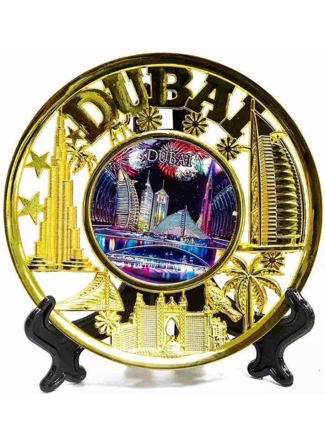 Day To Day طبق حائط معدني، تذكار دبي، مع مباني دبي الأيقونية وموضوع الألعاب النارية في المنتصف - ذهبي - Image 2