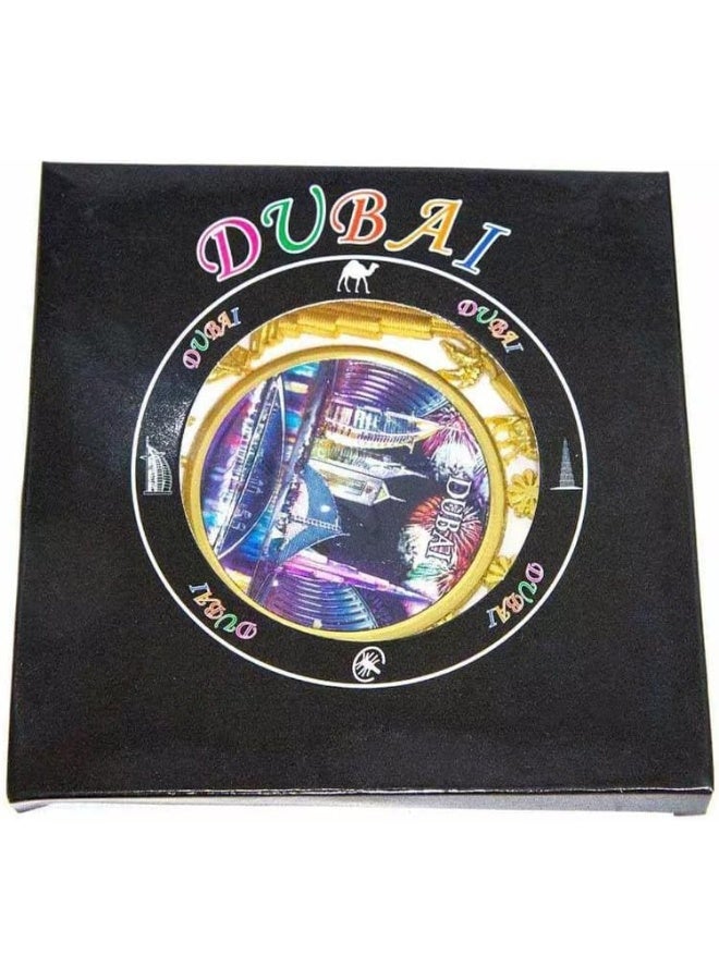 Day To Day طبق حائط معدني، تذكار دبي، مع مباني دبي الأيقونية وموضوع الألعاب النارية في المنتصف - ذهبي - Image 3