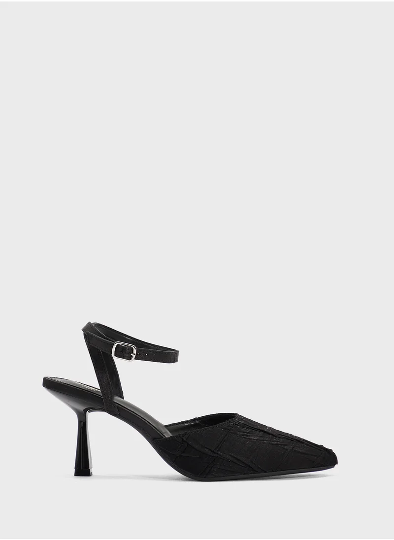 جينجر Heeled Pump With Ankle Strap