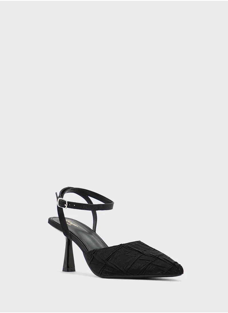 جينجر Heeled Pump With Ankle Strap