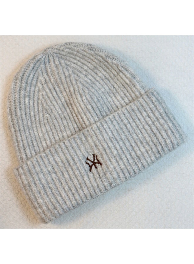Best-Selling Light Grey Ribbed Knit Beanie with Brown NY Yankees Logo – Unisex Winter Essential for Stylish Warmth & Timeless Appeal