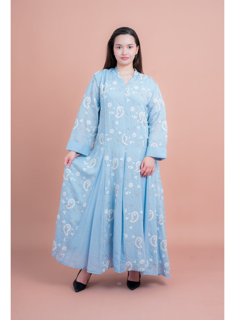 اكسا جلابية مطرزة بنقشة بتلات الزهور - Image 1