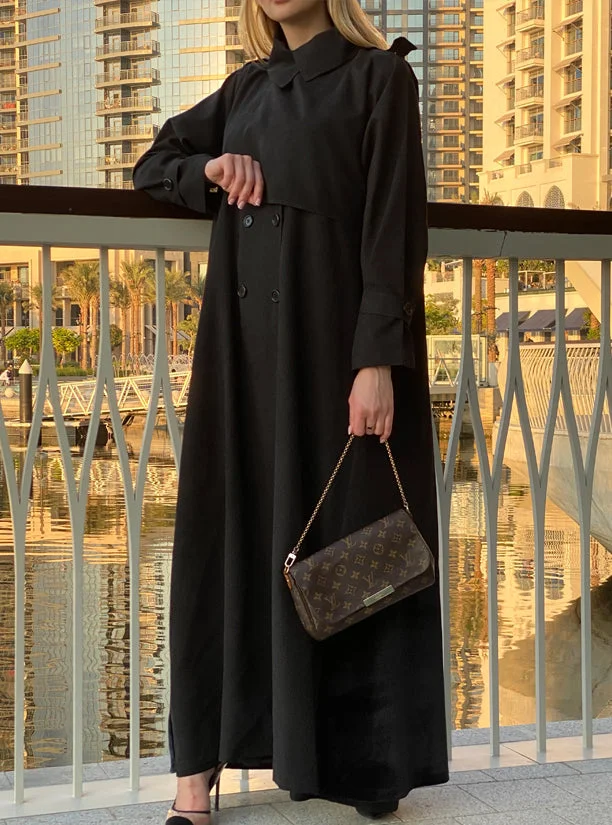 Moistreet Button Detailed Abaya