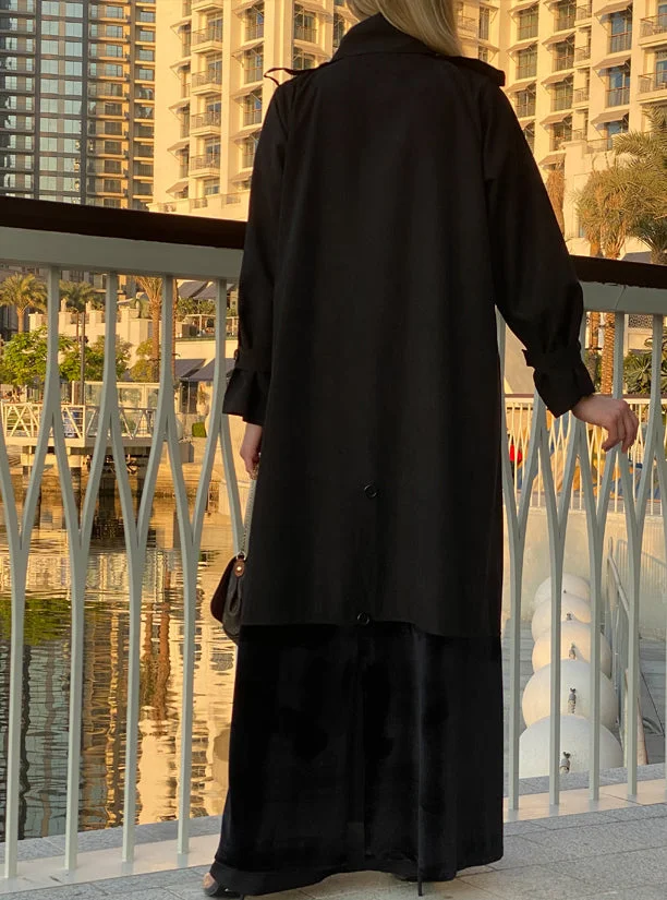 Moistreet Button Detailed Abaya