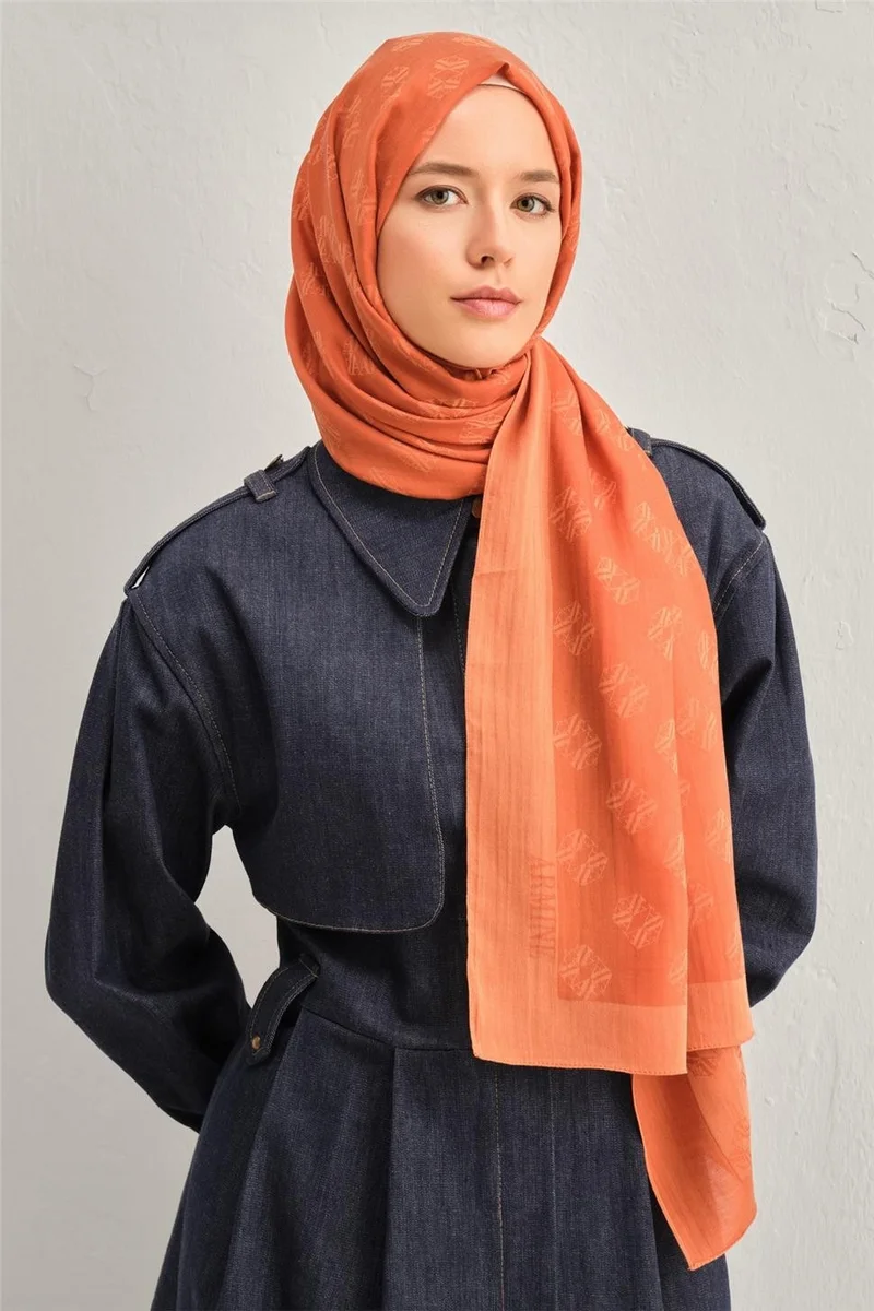 ARMINE شال بنقش شعار تينسل حريري بسيط