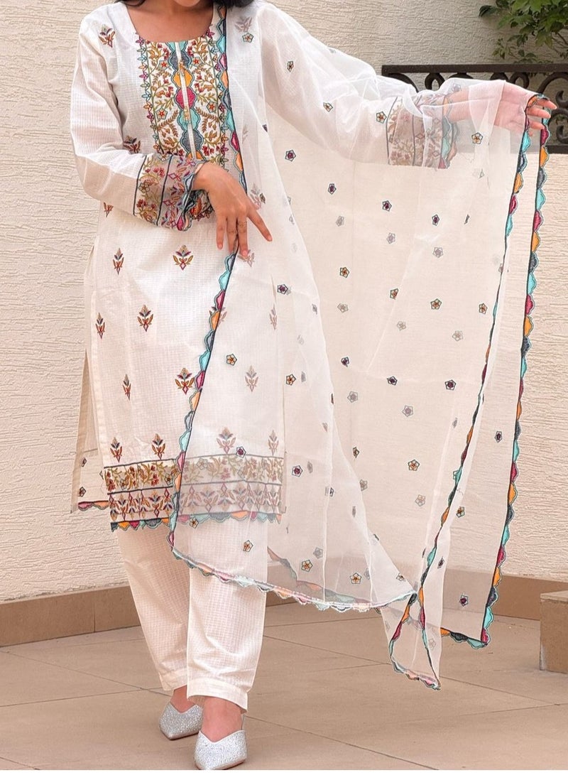 وينشيلز قميص باكستاني مطرز، بنطلون سادة ووشاح شبكي - أبيض - متوسط - Image 4