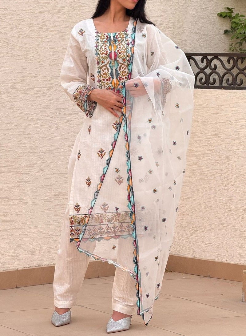 وينشيلز قميص باكستاني مطرز، بنطلون سادة ووشاح شبكي - أبيض - متوسط - Image 3