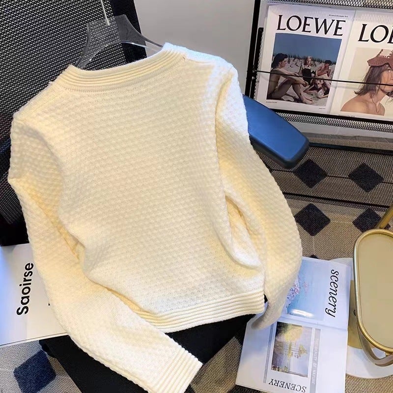 Xiaoxiangfeng Cardigan Sweater Coat Womens Autumn and Winter 2024 New Korean Red Bow Bead Knitted Top Off-white - Image 4