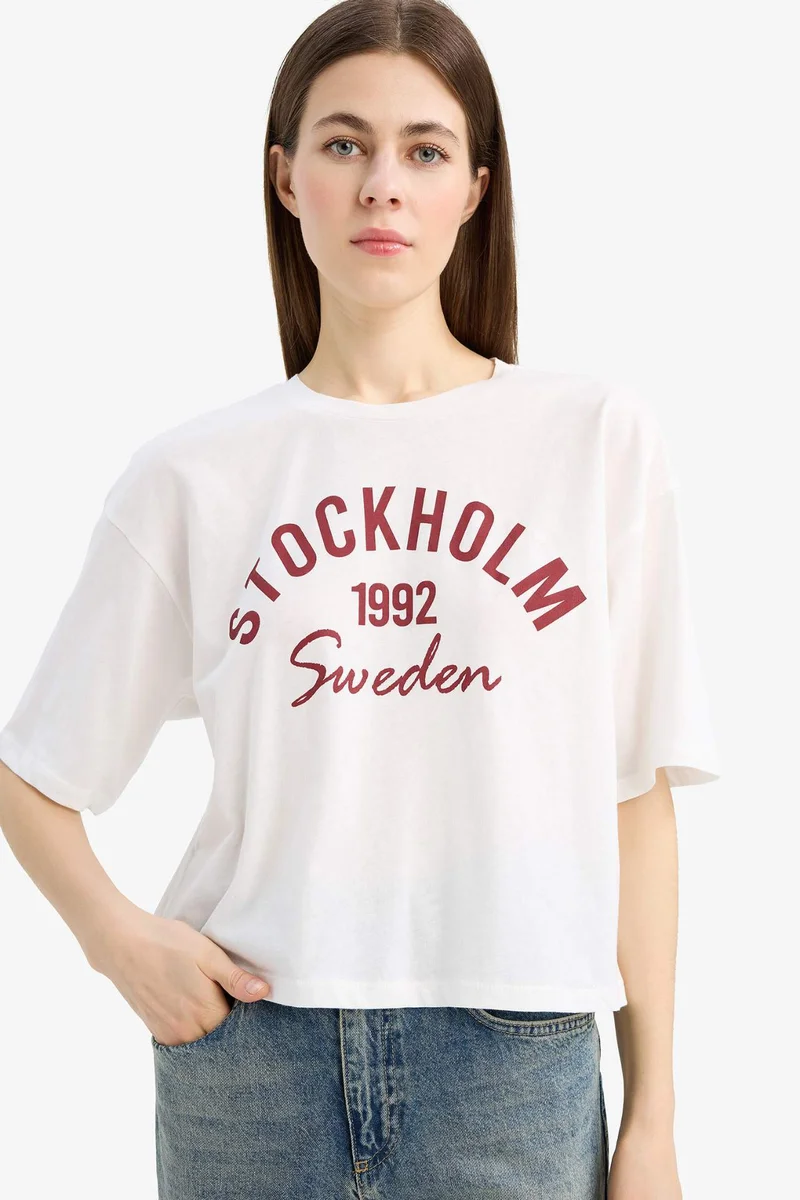 ديفاكتو Boxy Fit Crew Neck Printed Short Sleeve T-Shirt
