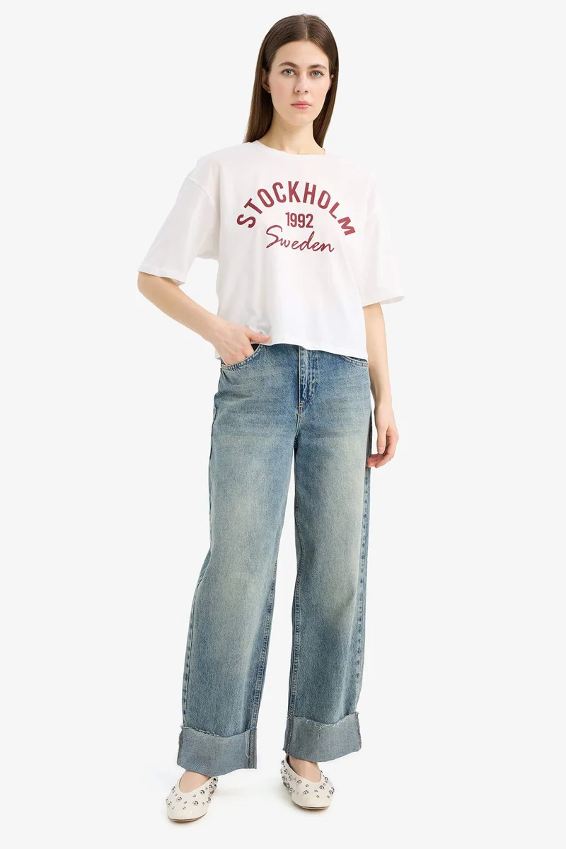 ديفاكتو Boxy Fit Crew Neck Printed Short Sleeve T-Shirt
