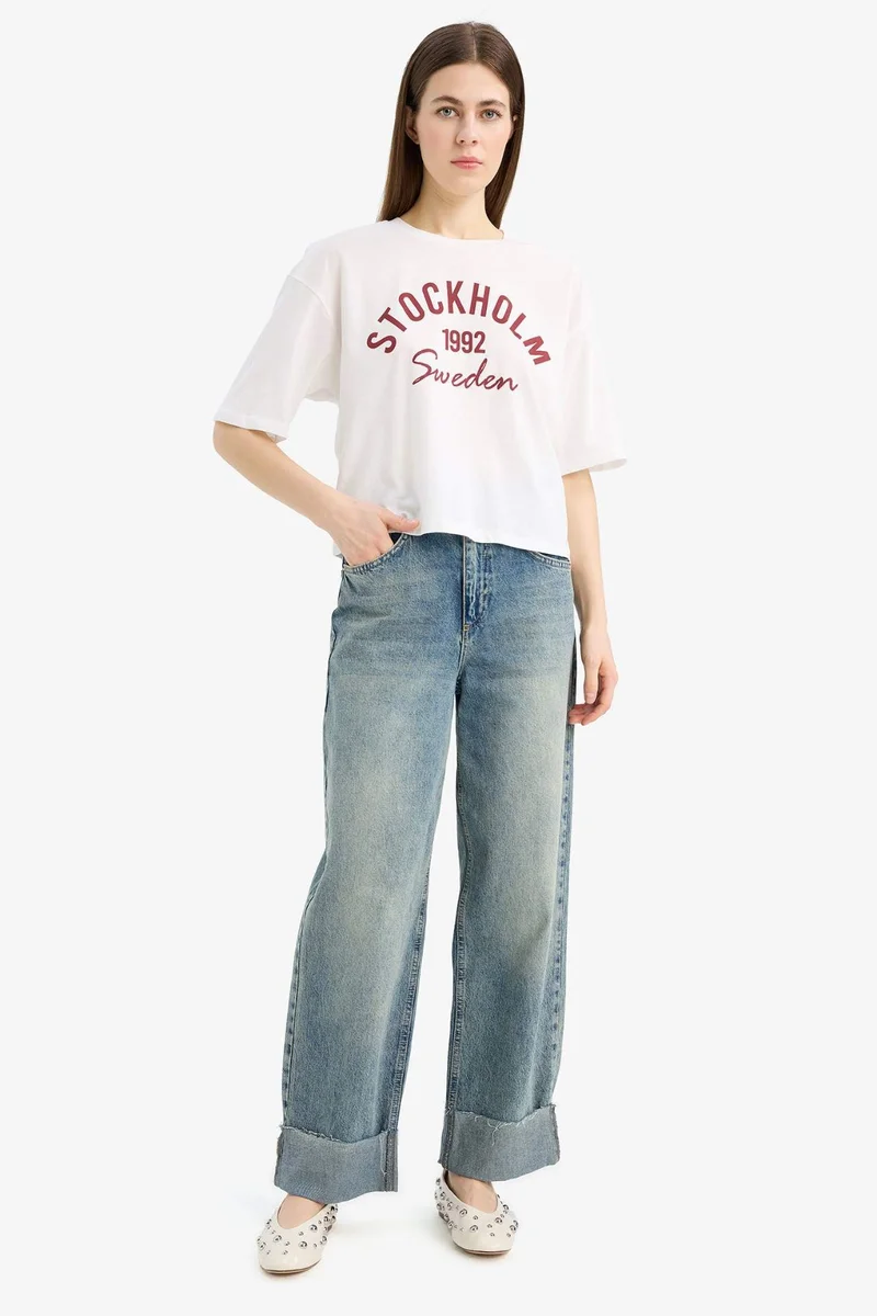 ديفاكتو Boxy Fit Crew Neck Printed Short Sleeve T-Shirt