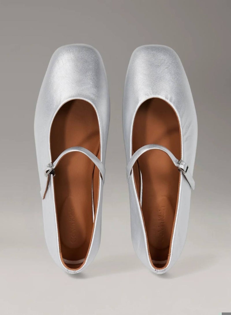 كالفن كلاين حذاء باليرينا ماري جين من الجلد - Image 3