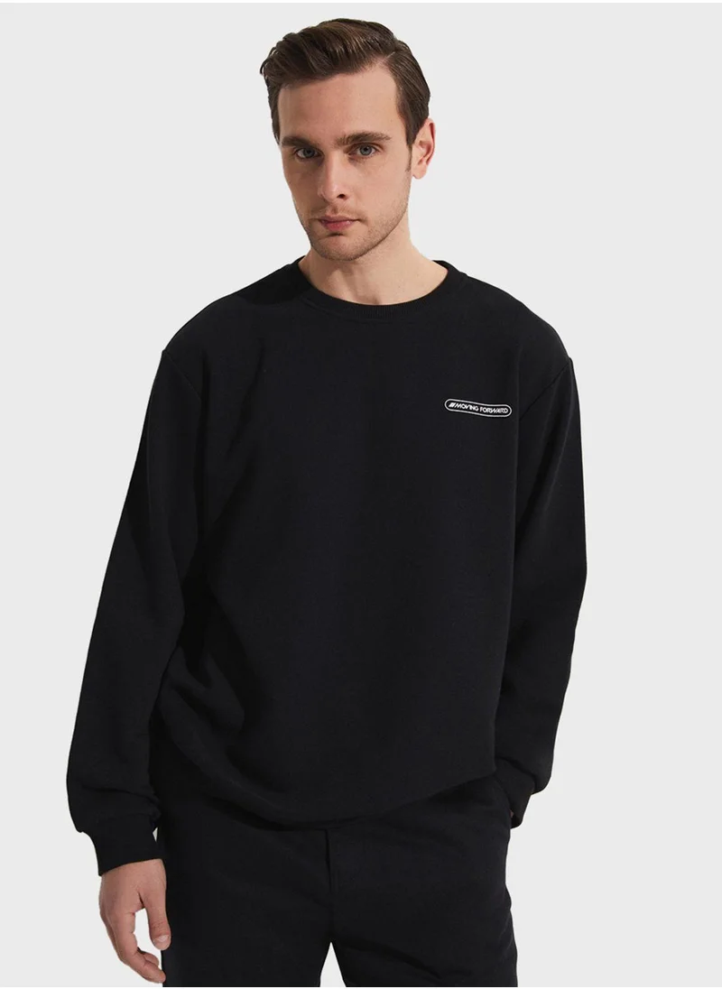 جون Essentail Crew Neck Sweatshirt