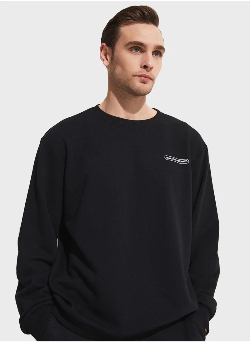 جون Essentail Crew Neck Sweatshirt