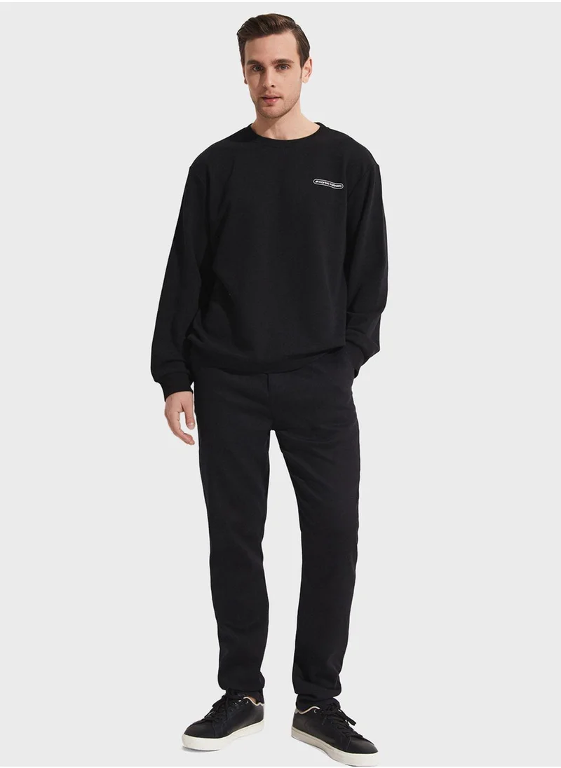 جون Essentail Crew Neck Sweatshirt