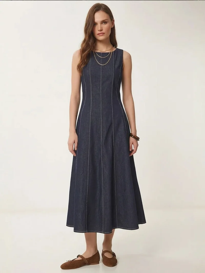 السعادة في إسطنبول ISTANBUL A-Line Midi Denim Dress with Crew Neck
