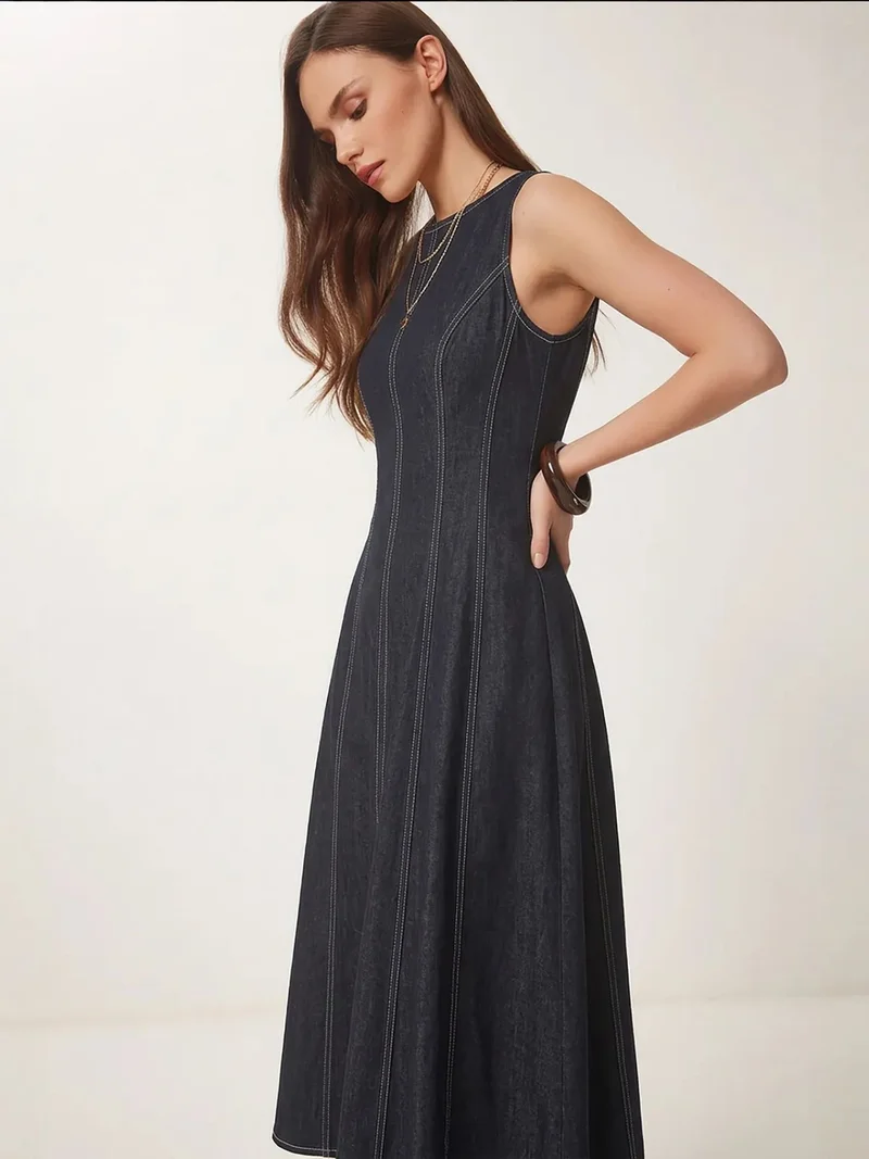 السعادة في إسطنبول ISTANBUL A-Line Midi Denim Dress with Crew Neck