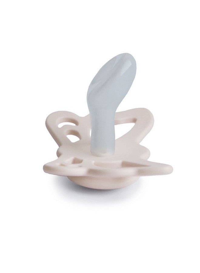 فريج لهاية فريج باترفلاي التشريحية للأطفال من السيليكون الناعم الحريري | صنع في الدنمارك | خالية من مادة BPA (كريمي/أحمر خدود، من ٦ إلى ١٨ شهرًا) - Image 2