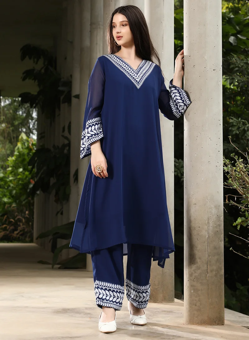  قصة Qissa Women's Indigo Blue Indie Leaf-Lined Imprint Kurta Set For Ethnic Wear | V-Neck, Long Flared Sleeves | Floral Placement Print Plain Fabric | 2 Piece Kurta Set Designed For Casual & Evening Wear
