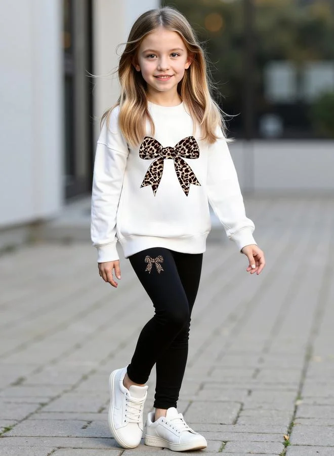 تايك تو طقم سويت شيرت بطبعة ربطة مع ليقنز