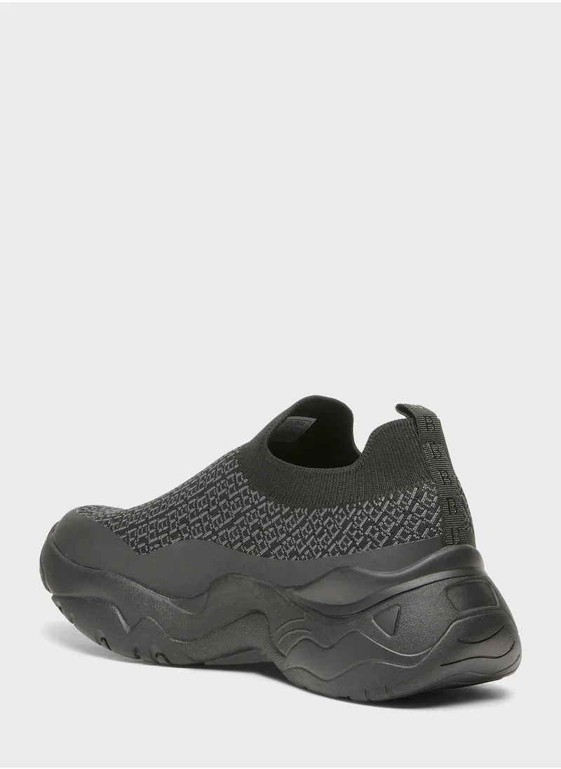 shoexpress Wide Toe Low Top Sneakers