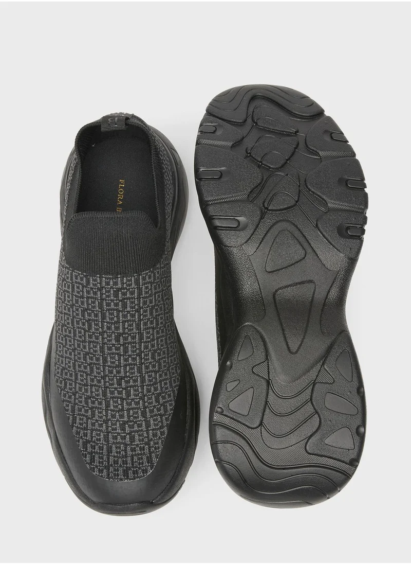 shoexpress Wide Toe Low Top Sneakers