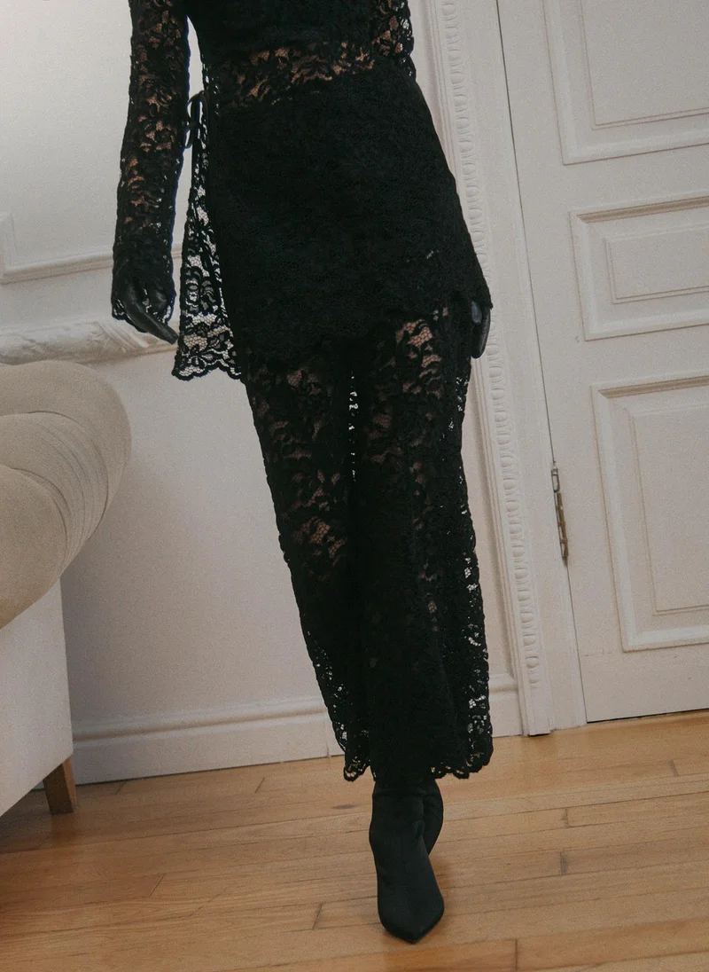 Midi guipure skirt with monochrome shorts