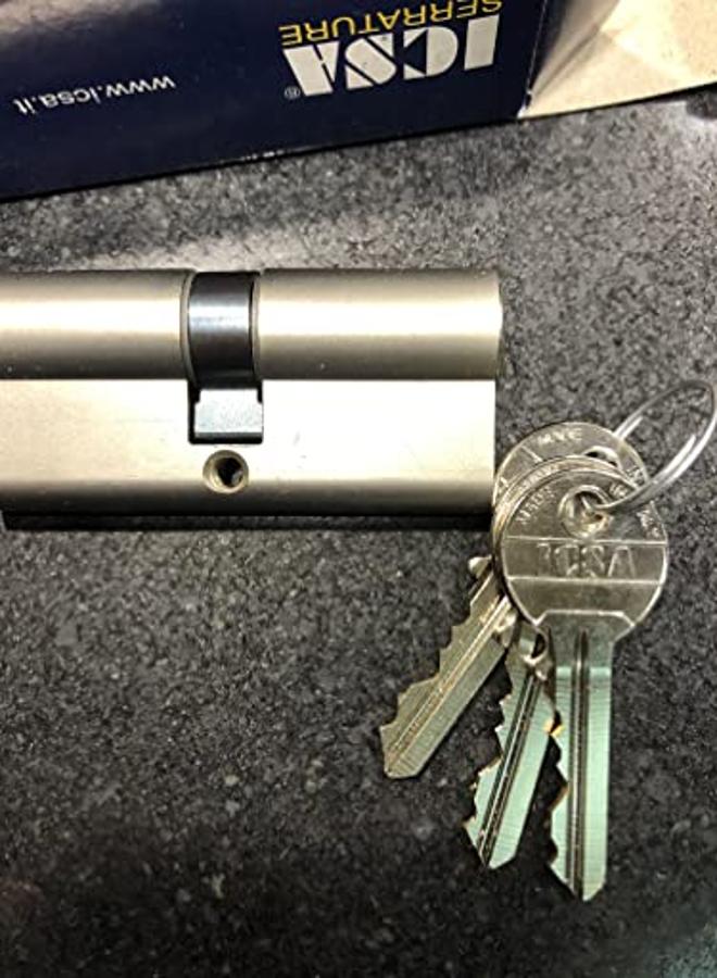 باب جزرة أسطواني فضي ممتد بثلاثة مفاتيح صناعة إيطالية Icsa طول الأسطوانة 7 سم مادة نحاس نقي