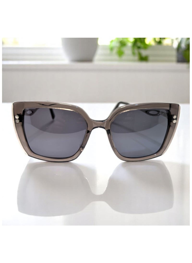 Armando Cavelli - Authentic Armando Cavelli sunglasses, crafted from carefully selected premium acetate for a luxurious look and longevity with extensive use. This model combines modernity and classic style, with a raw grey acetate front and silver -plated metal temples to complete your luxury look. Comes with premium polymer lenses offer UV400 protection in a grey. - Image 1