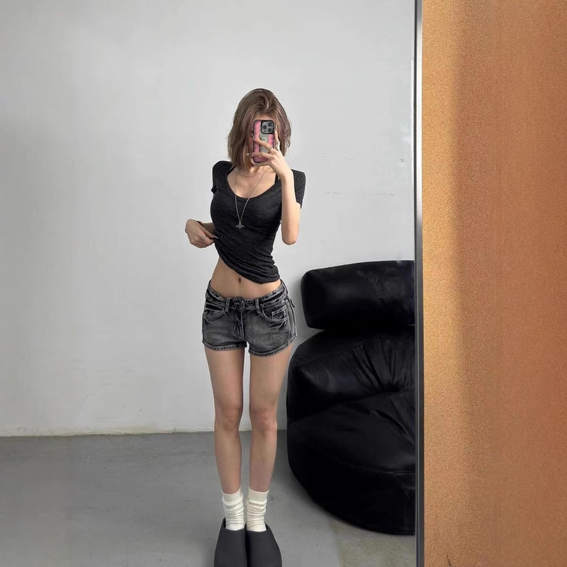 شورت جينز نسائي مغسول بقصة ضيقة وخصر منخفض ومطاطية - Image 5