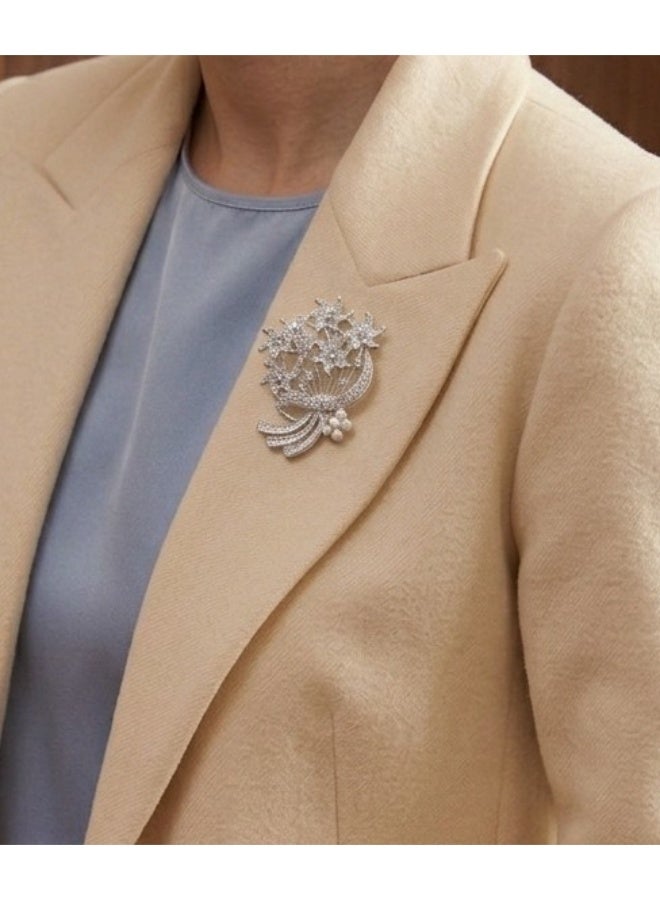 High-quality rhinestone embellished brooch with 4 rose branches. Women's brooch pin, girls' accessory. - Image 1