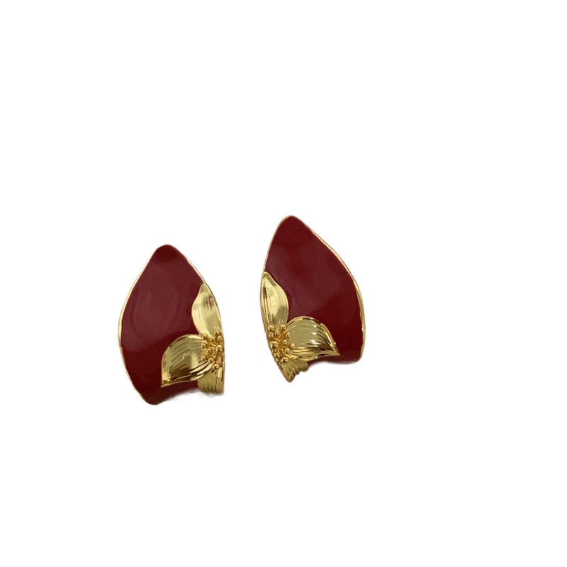 Red Pearl Earrings with Flower Detail and Lightweight Huggie Profile for Daily Wear and Elegant Styling - NADI - Image 5