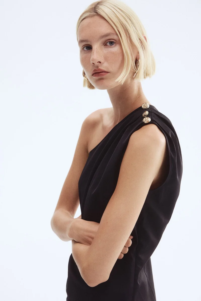 اتش اند ام بلوزة بكتف واحد وأزرار