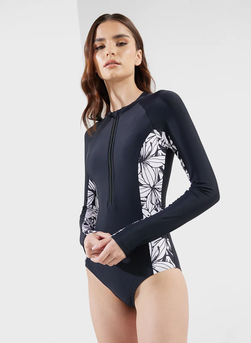 فورورد Long Sleeve Colorblock Zip Up Swimsuit