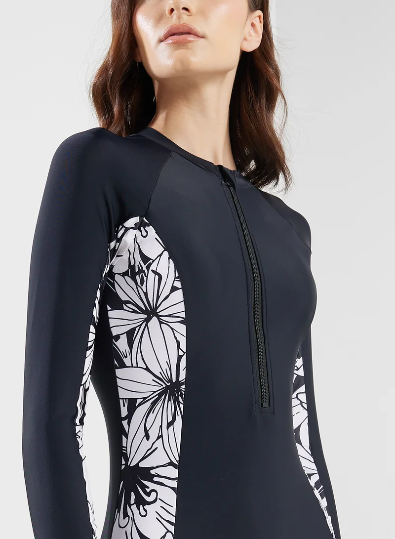 فورورد Long Sleeve Colorblock Zip Up Swimsuit