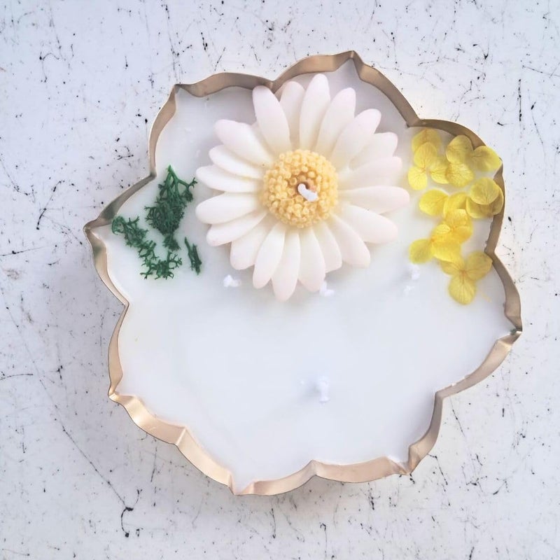 Opal Hues Opal Hues Lotus Urli Candle with Daisy and Dry Flowers Weight 200 Grams 5 Wicks 13 Scent Options Soy WaxClean Burn French Vanilla 